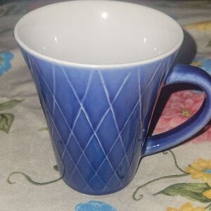Elegant Blue Diamond Pattern Mug